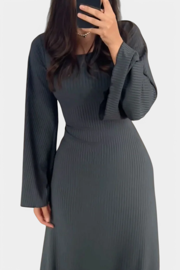 Vestido Midi Punto Suave Con Cintura Livia Chic Colección