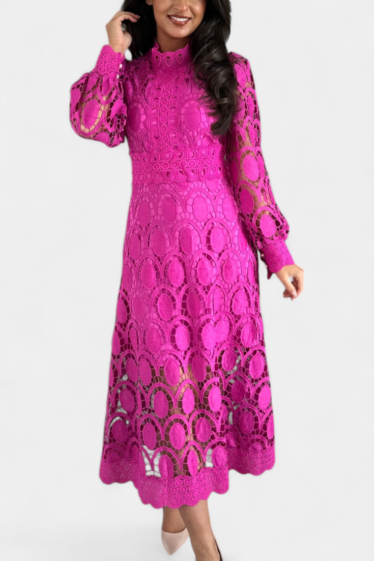 Vestido Midi Encaje Bordado Cuello Alto Privée Con Encanto