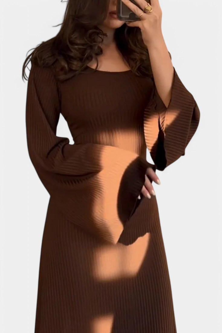 Vestido Midi Punto Suave Con Cintura Livia Chic Colección