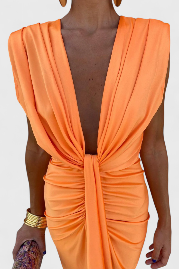 Vestido Midi Fruncido Con Escote Profundo Coqueta Atractiva