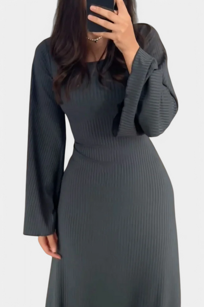Vestido Midi Punto Suave Con Cintura Livia Chic Colección