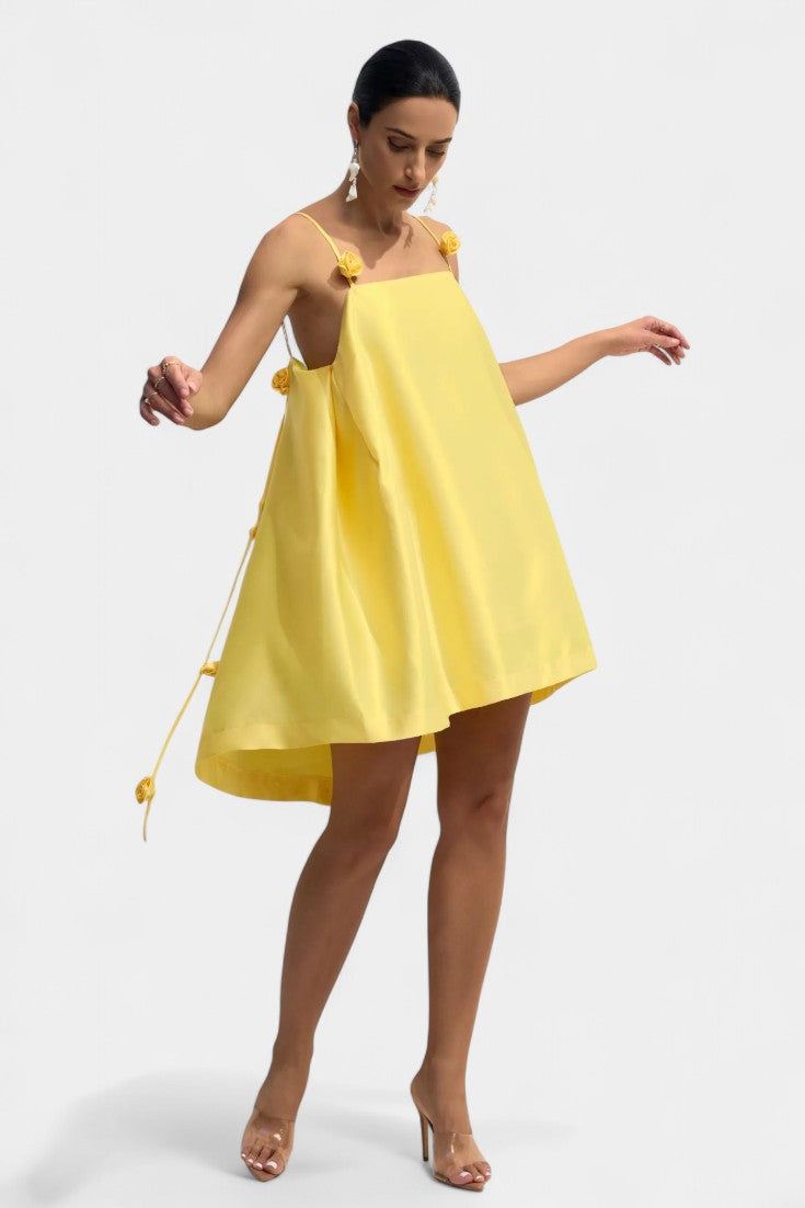 Vestido Mini Hedda Rosa con Corsé Espagueti y Encanto