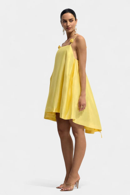Vestido Mini Hedda Rosa con Corsé Espagueti y Encanto