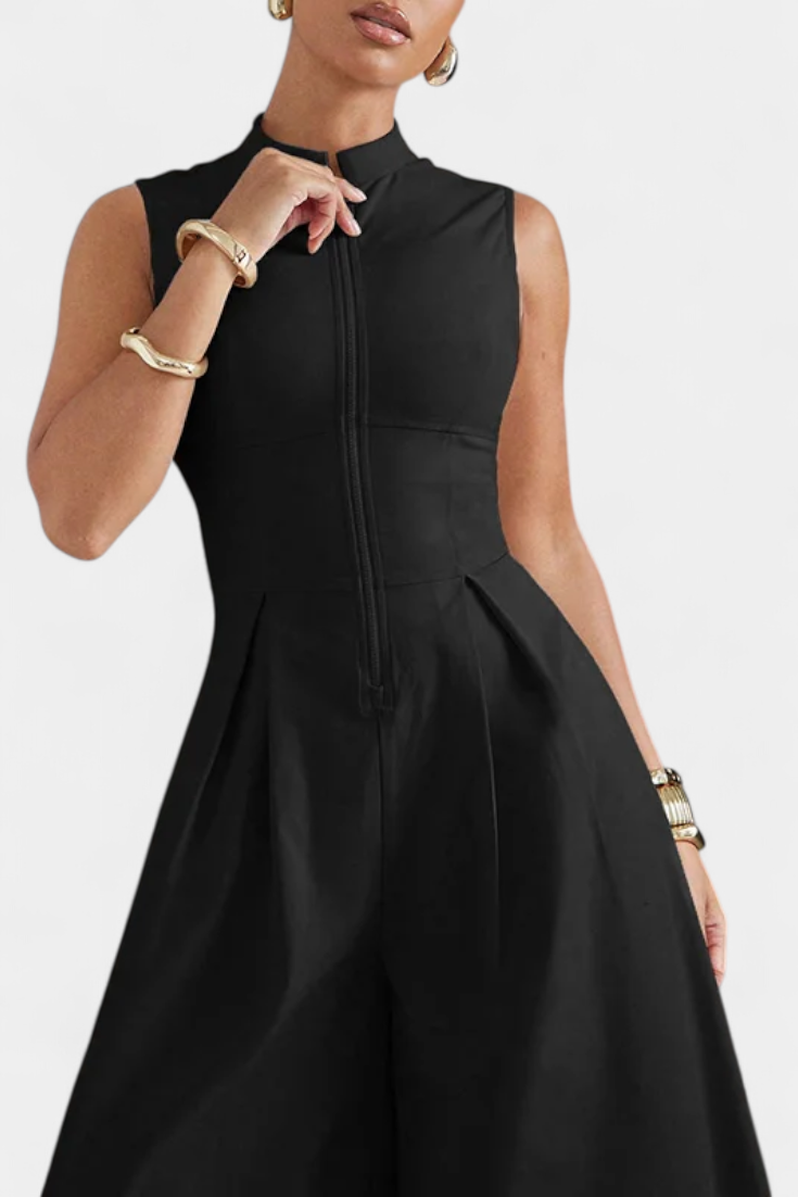 Mono Blanca Pliegues Minimalista Con Toque Chic Y Fluido