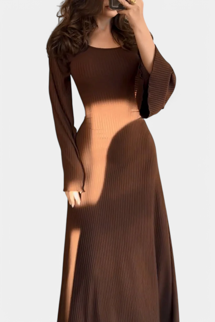 Vestido Midi Punto Suave Con Cintura Livia Chic Colección