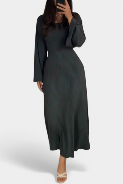 Vestido Midi Punto Suave Con Cintura Livia Chic Colección